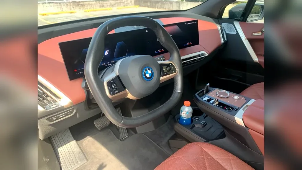 BMW Ix - Imagem 12