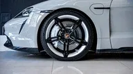 Porsche Taycan - Miniatura 9