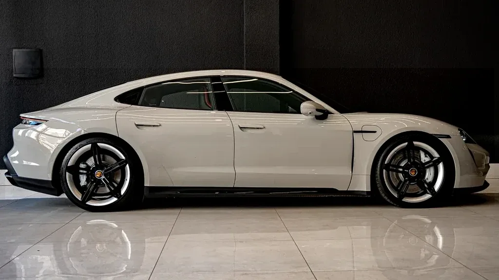 Porsche Taycan - Imagem 8