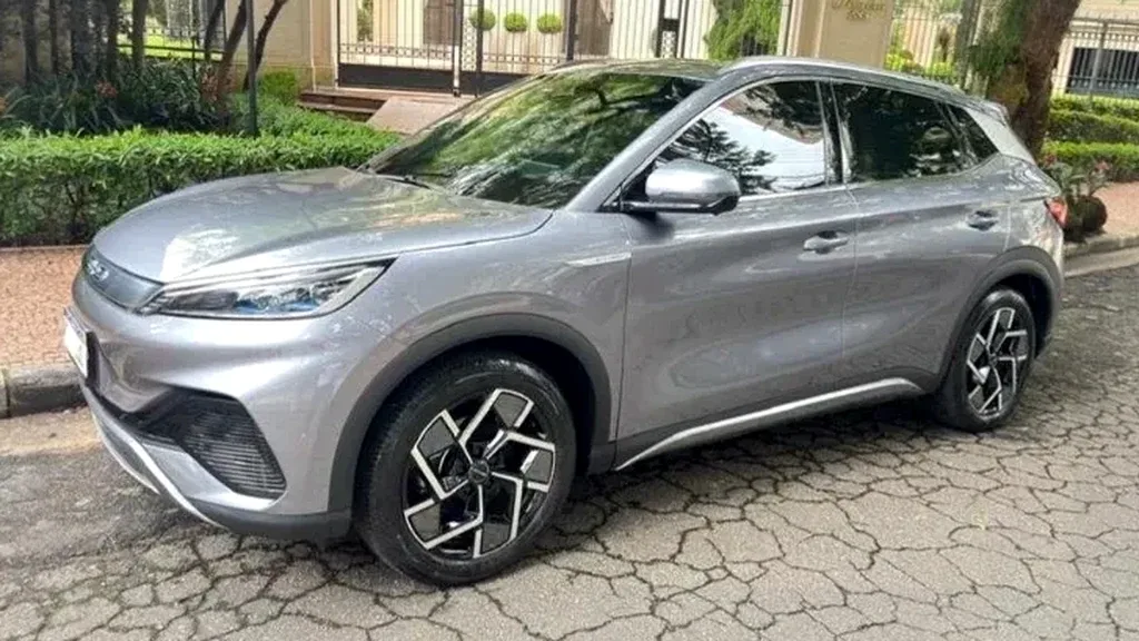 Foto de um byd yuan plus
