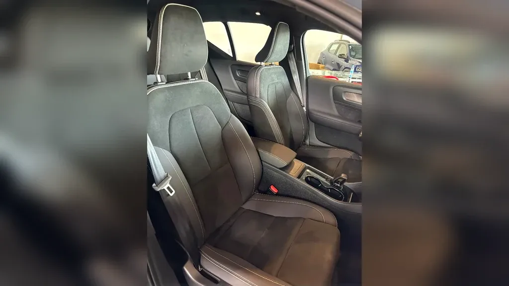 Volvo XC40 Recharge - Imagem 8