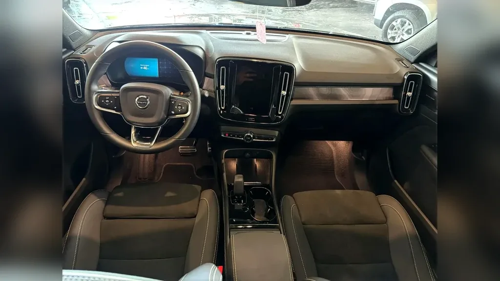 Volvo XC40 Recharge - Imagem 9