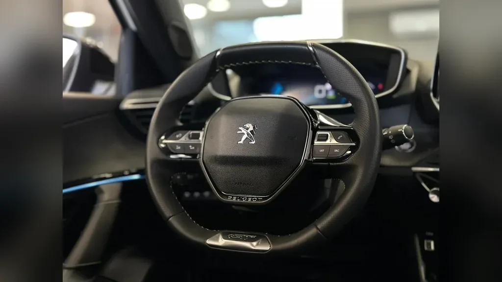 Peugeot E-2008 - Imagem 8