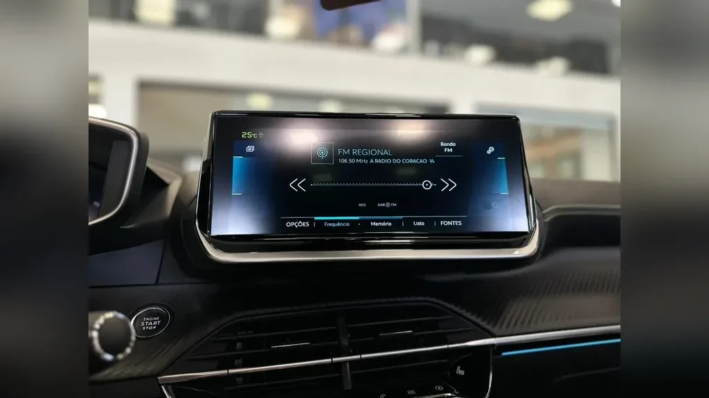 Peugeot E-2008 - Imagem 12