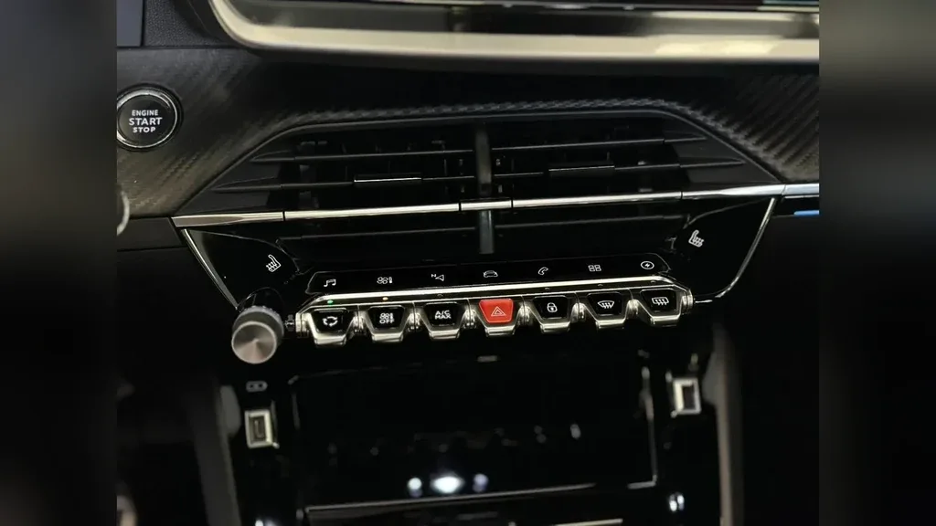 Peugeot E-2008 - Imagem 13