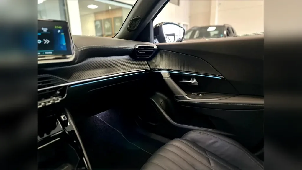 Peugeot E-2008 - Imagem 15