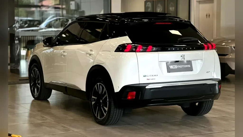 Peugeot E-2008 - Imagem 18