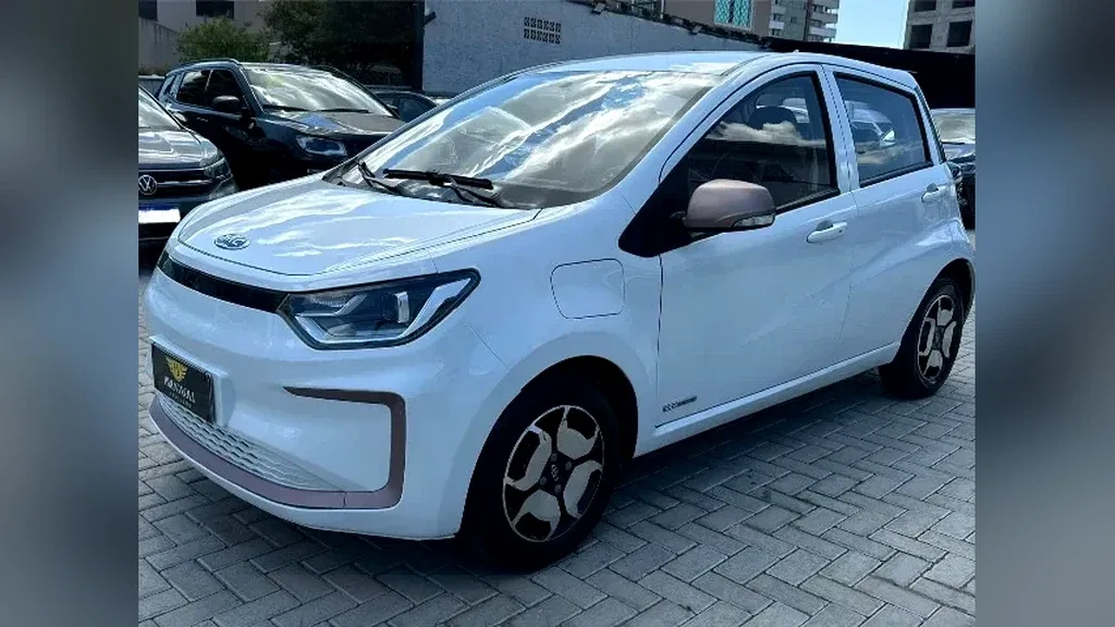 Foto de um jac e-js1