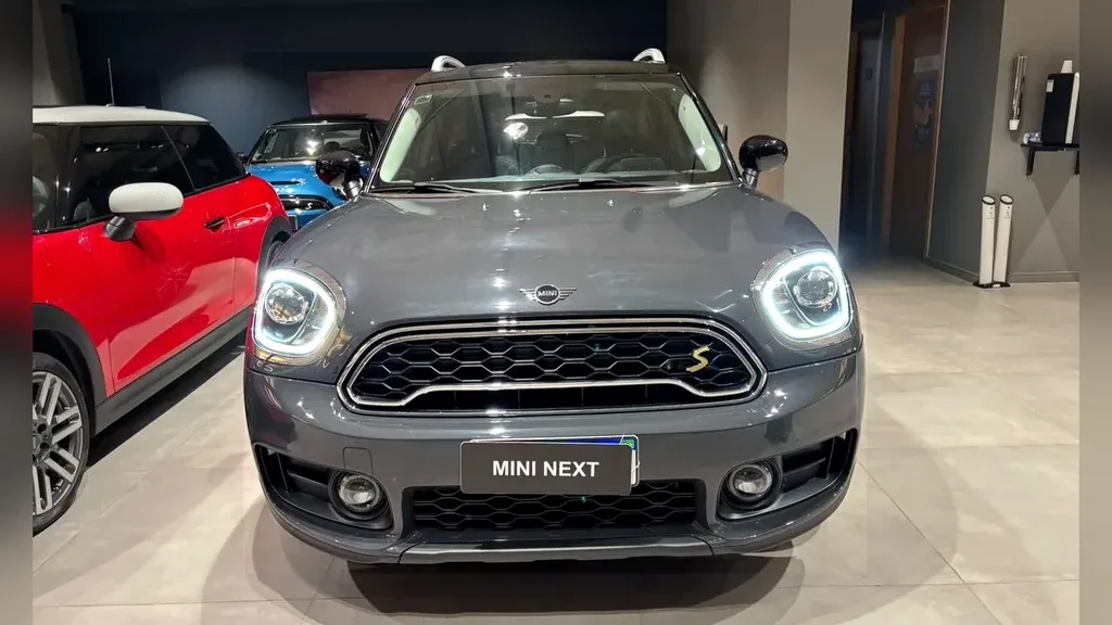 Foto de um mini cooper se