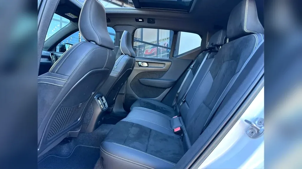 Volvo XC40 Recharge - Imagem 12