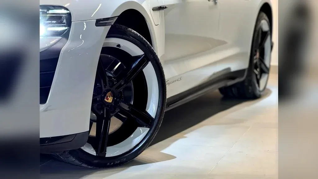 Porsche Taycan - Imagem 11