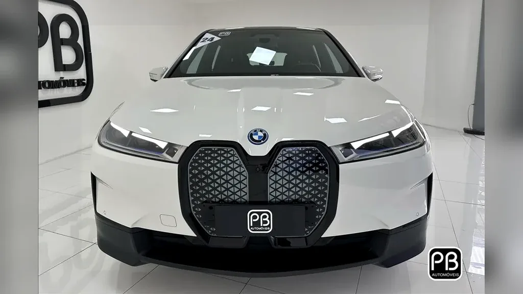 BMW Ix - Imagem 2