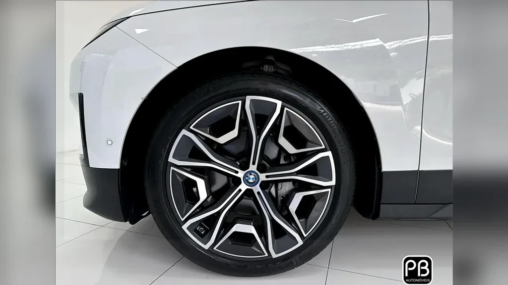 BMW Ix - Imagem 7