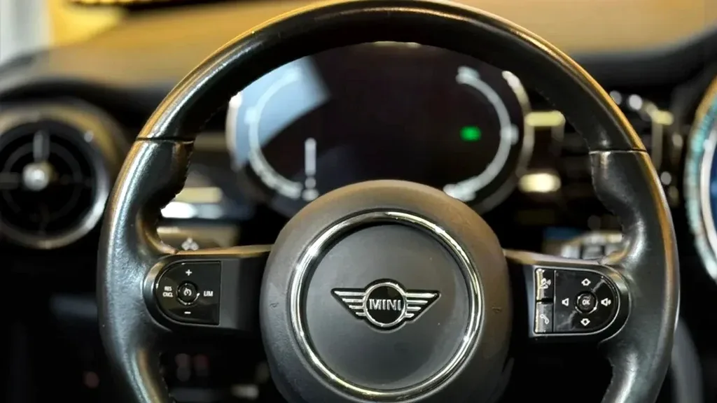 Mini Cooper SE - Imagem 10