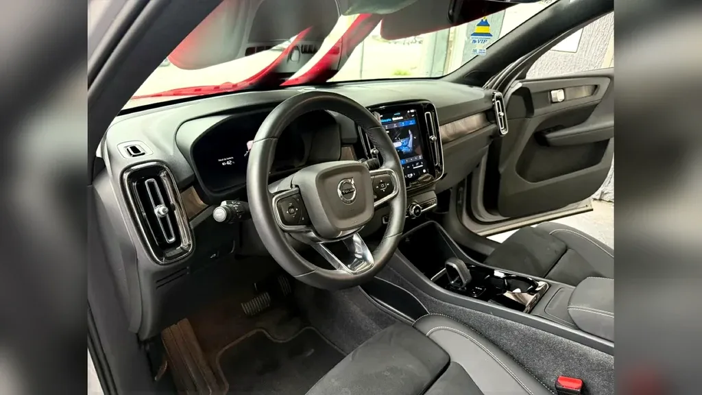 Volvo XC40 Recharge - Imagem 7