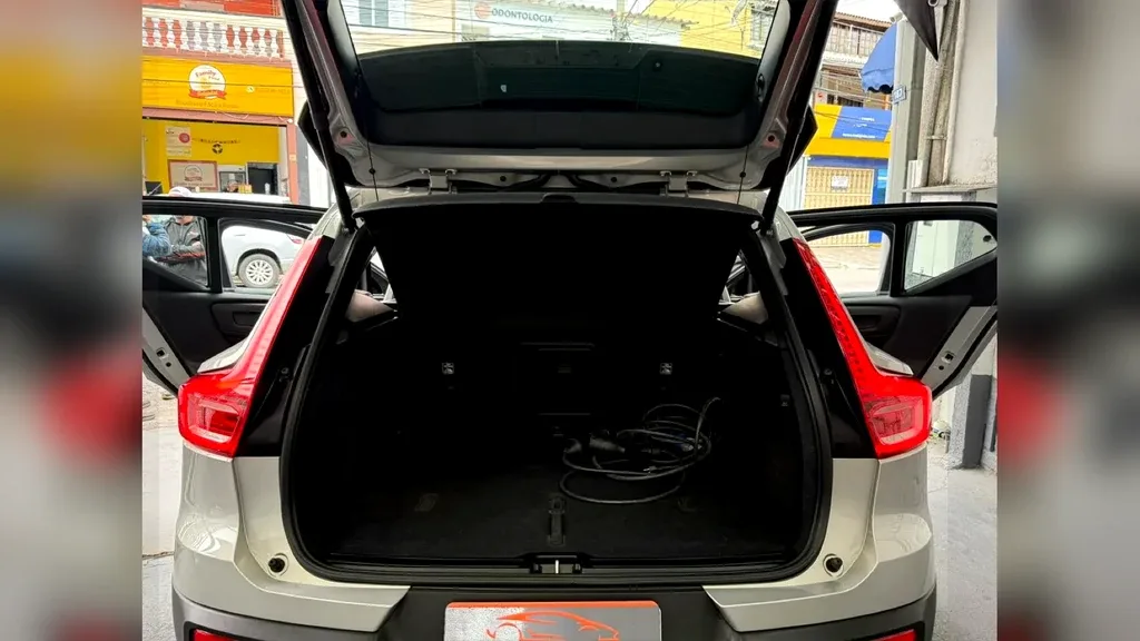 Volvo XC40 Recharge - Imagem 8
