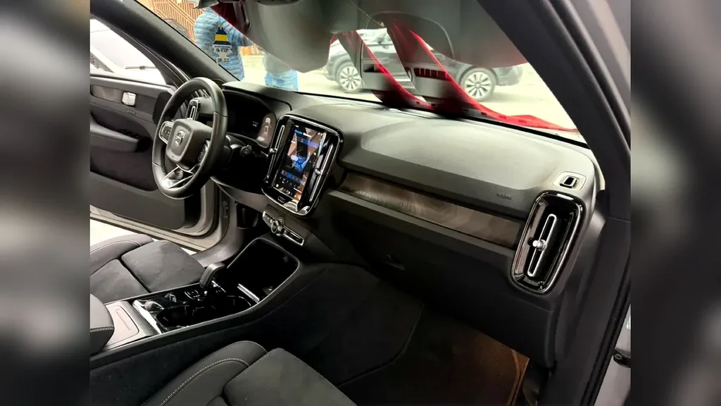 Volvo XC40 Recharge - Imagem 9