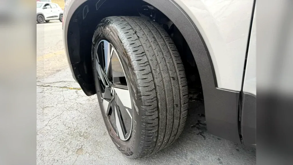 Volvo XC40 Recharge - Imagem 12