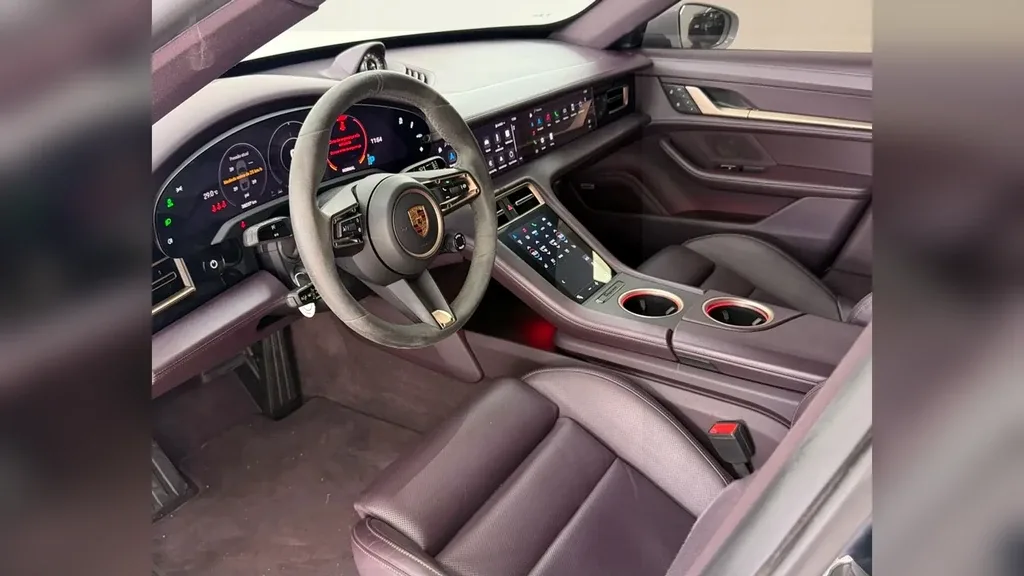 Porsche Taycan - Imagem 12