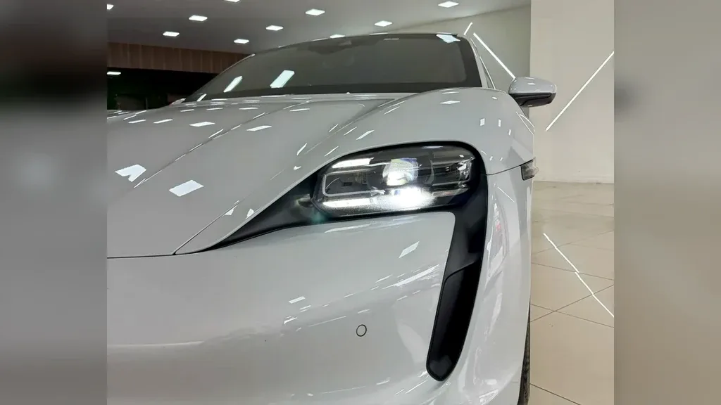 Porsche Taycan - Imagem 16