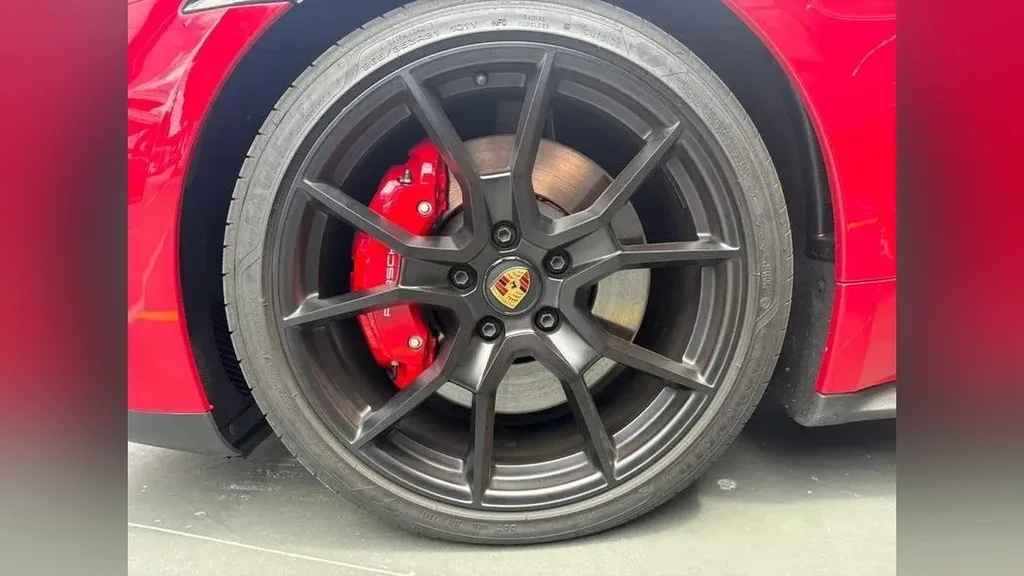 Porsche Taycan - Imagem 7