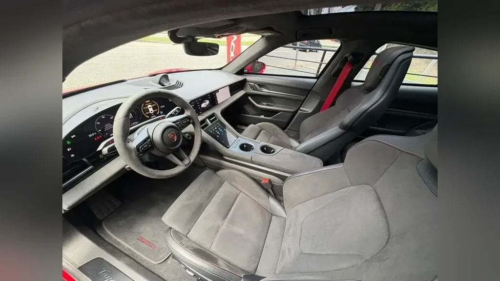 Porsche Taycan - Imagem 11