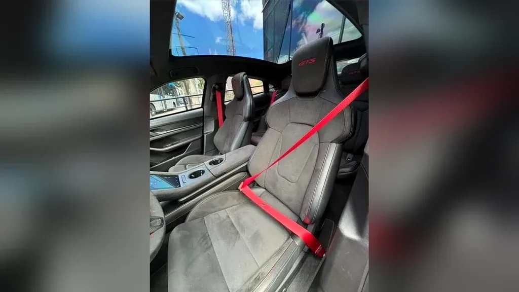 Porsche Taycan - Imagem 12