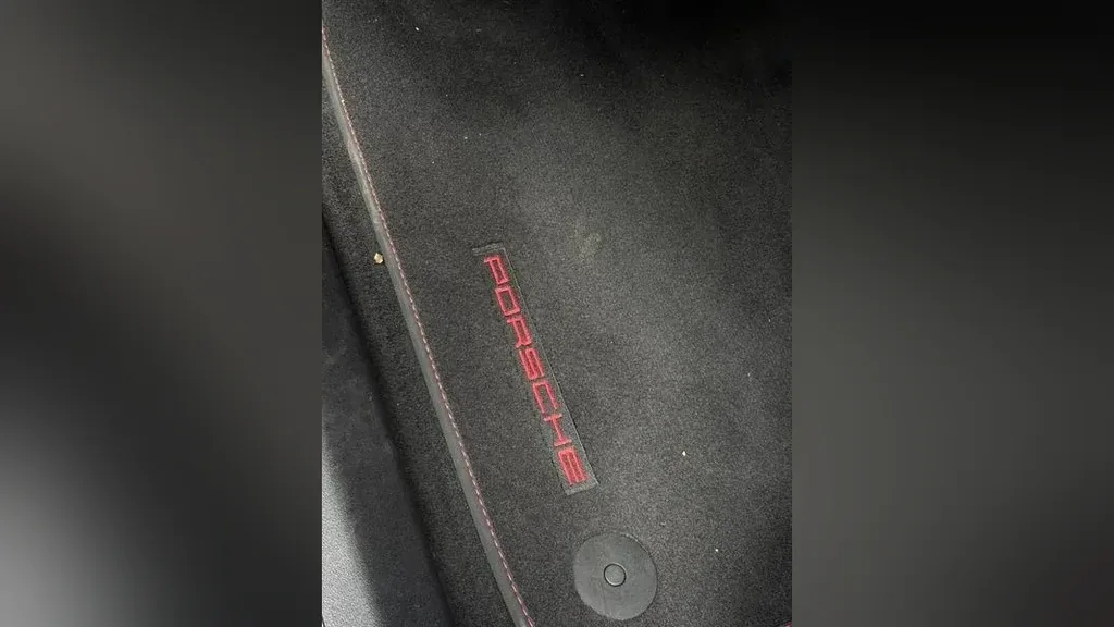 Porsche Taycan - Imagem 17