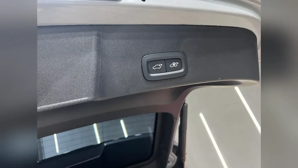 Volvo XC40 Recharge - Imagem 8