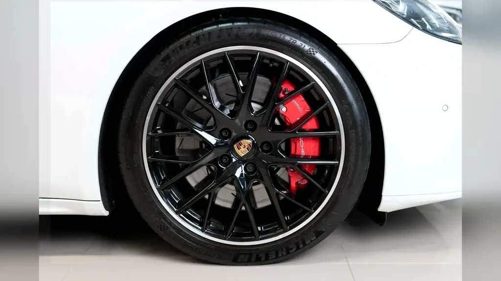 Porsche Panamera 4 E-hybrid - Imagem 8