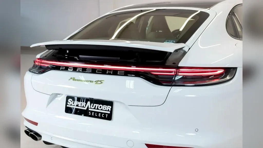 Porsche Panamera 4 E-hybrid - Imagem 11