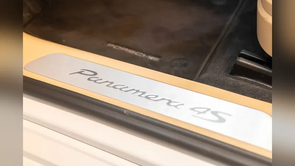 Porsche Panamera 4 E-hybrid - Imagem 12