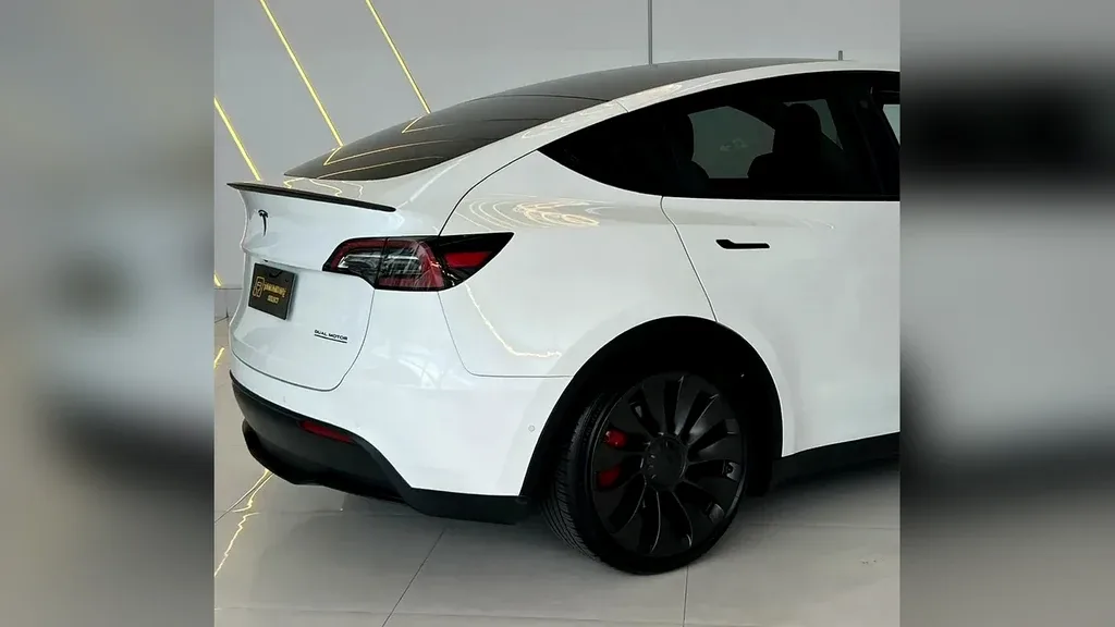 Tesla Model Y - Imagem 16