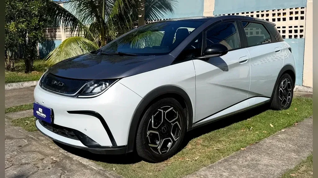 Foto de um byd dolphin plus