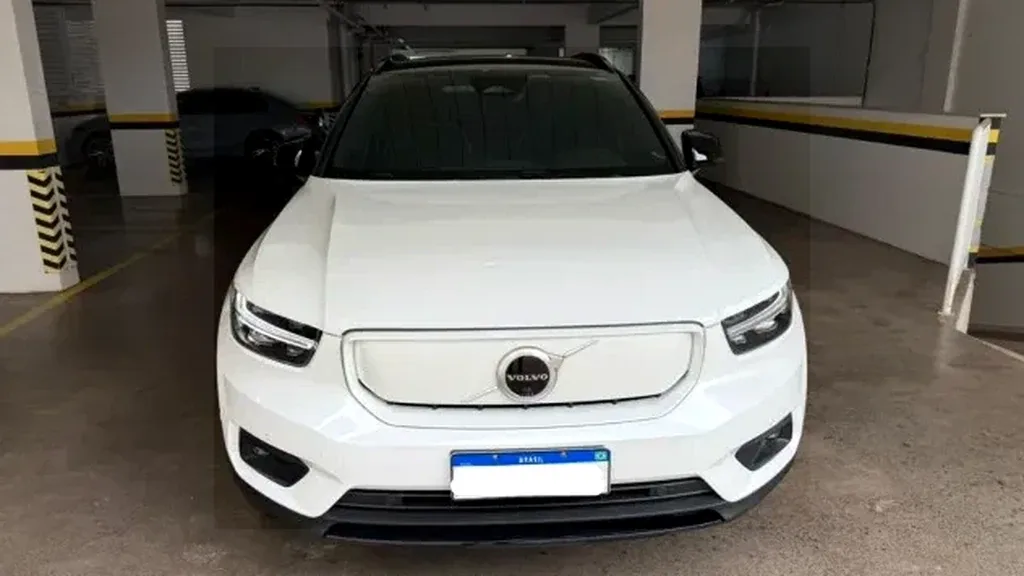 Foto de um volvo xc40 recharge