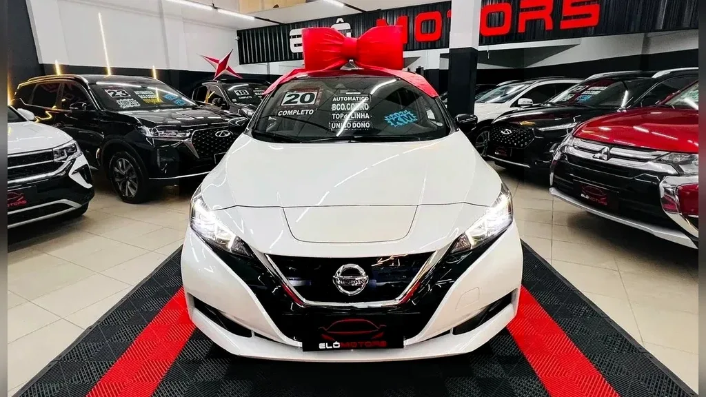 Foto de um nissan leaf