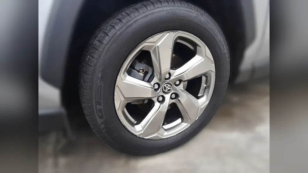 Toyota Rav4 EV - Imagem 8