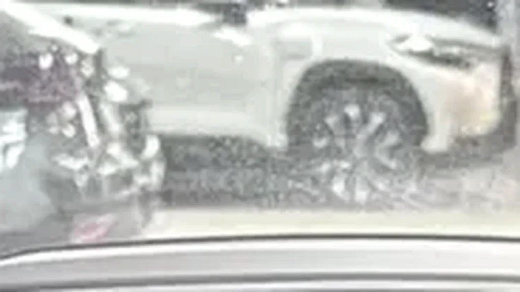 Peugeot E-2008 - Imagem 8