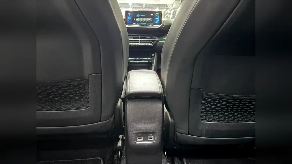 Peugeot E-2008 - Imagem 9