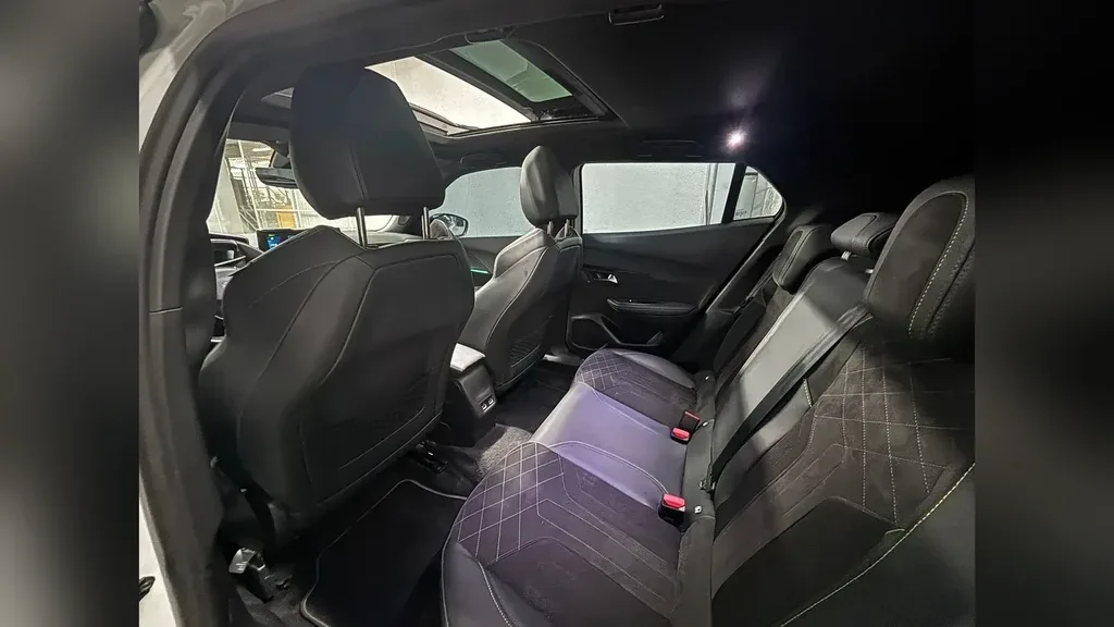 Peugeot E-2008 - Imagem 10