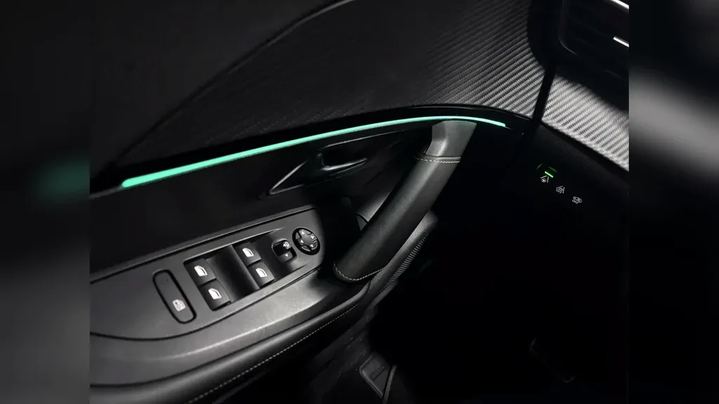 Peugeot E-2008 - Imagem 15