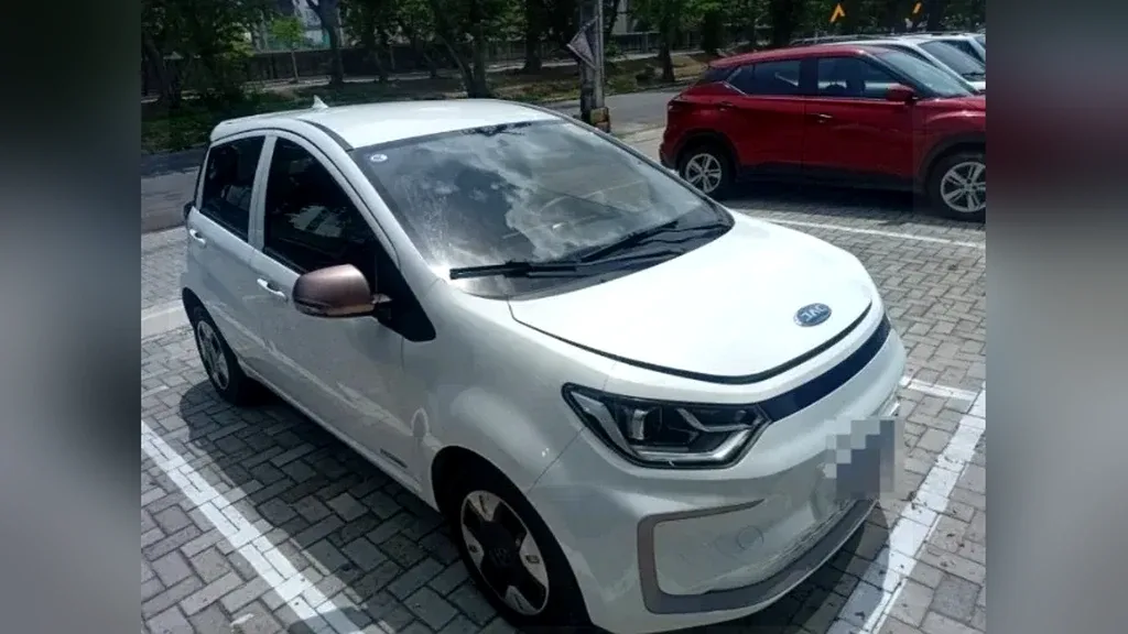 Foto de um jac e-js1