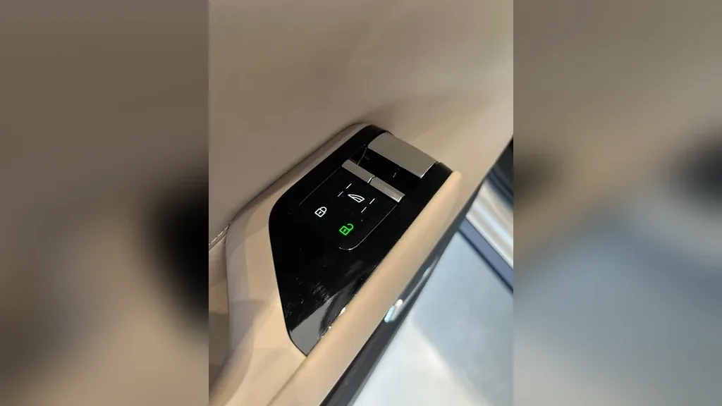 Volvo Ex90 - Imagem 18