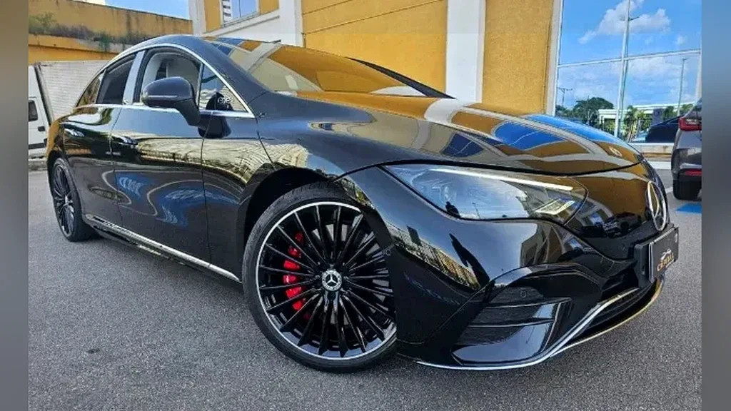 Foto de um mercedes eqe 300