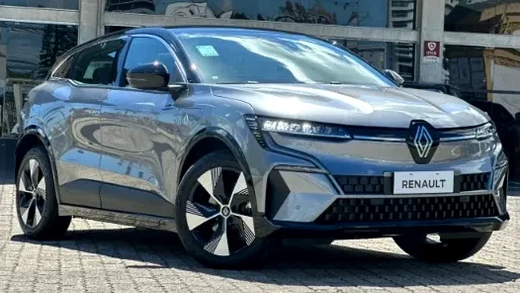 Foto de um renault megane e-tech electric