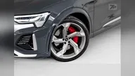 Audi Q8 Sportback E-tron - Miniatura 18