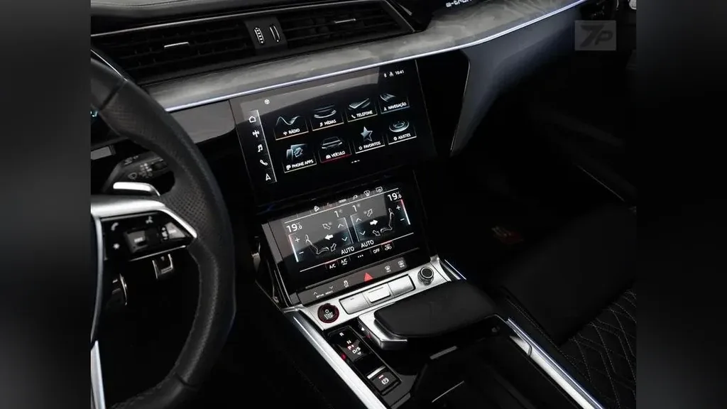 Audi Q8 Sportback E-tron - Imagem 9