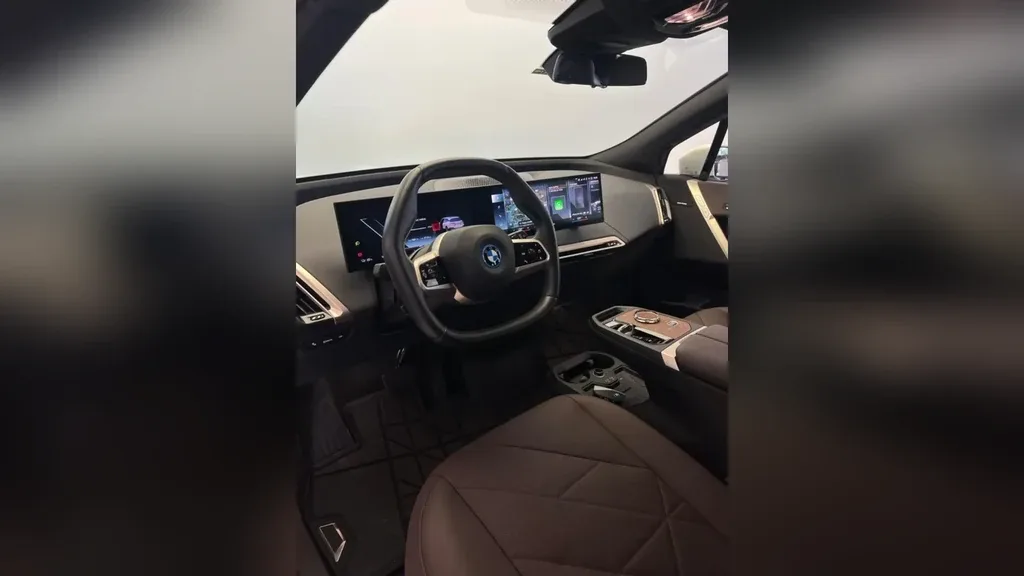 BMW Ix - Imagem 12