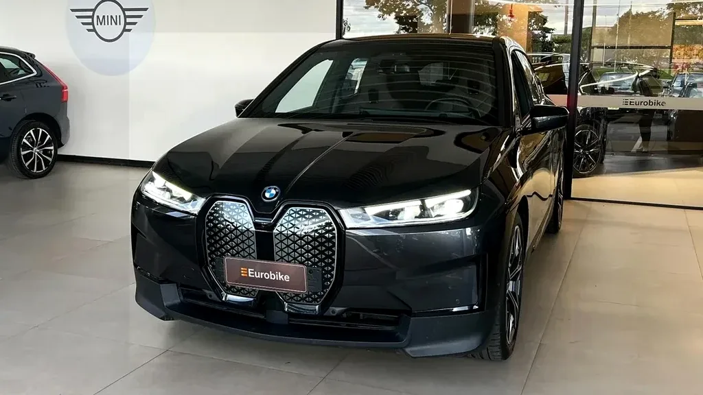 BMW Ix - Imagem 2