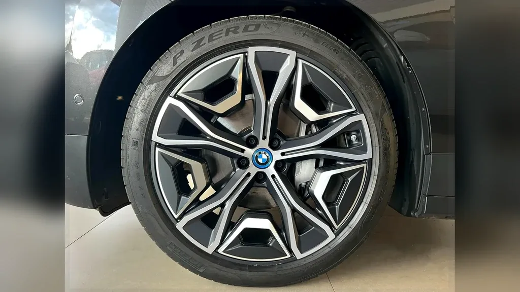 BMW Ix - Imagem 4